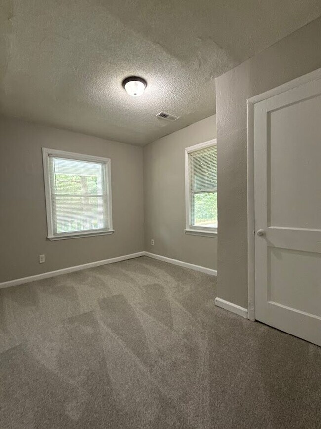Building Photo - 4 Bed 1 Bath in Atlanta! $500 off for the ...