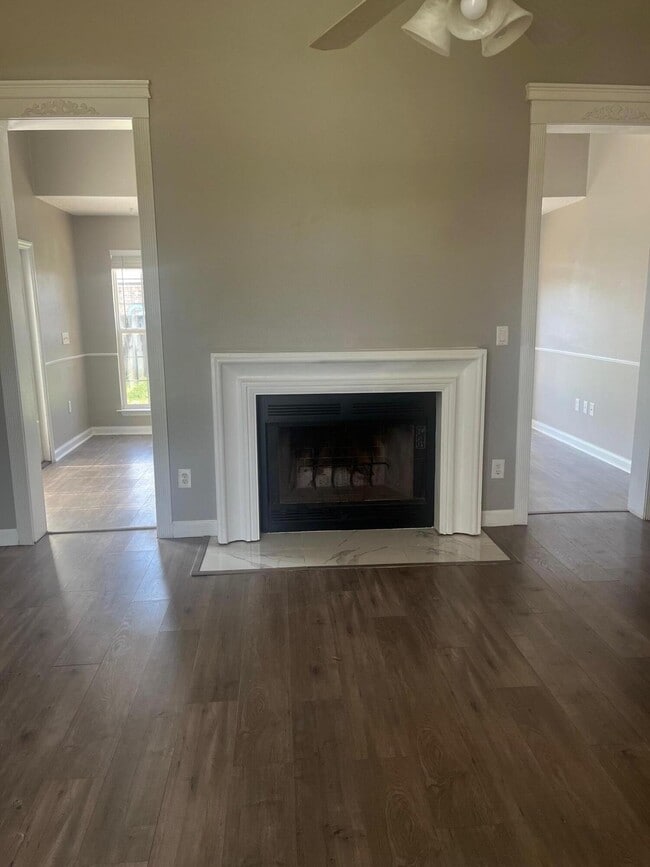 Building Photo - 9665 Leeward Way