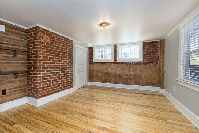 Building Photo - Updated Craftsman Cottage in West Asheville