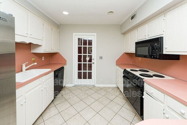 Building Photo - 11 Poets Corner