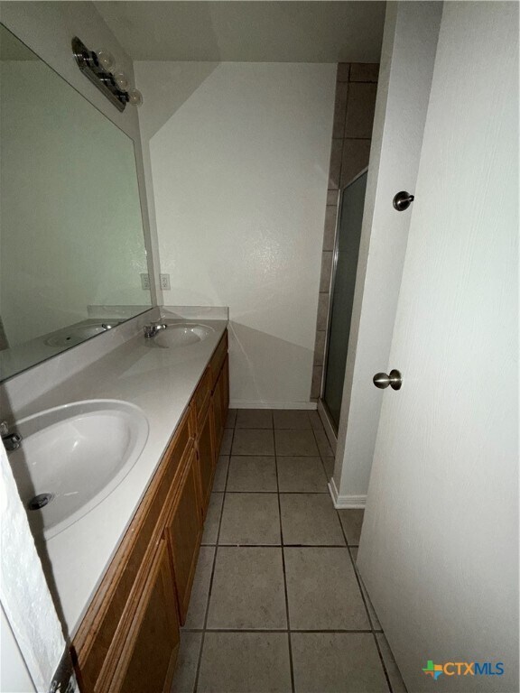 Building Photo - 1402 Chips Dr