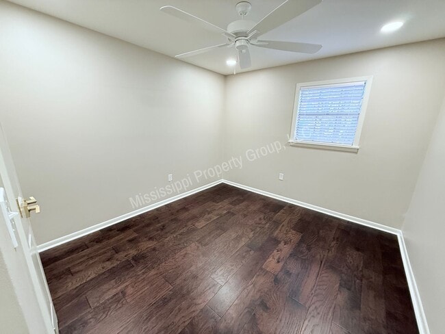 Building Photo - Renovated 2BR/1BA For Rent