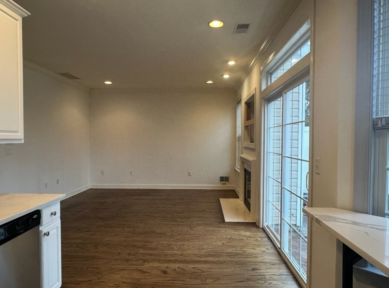 Building Photo - 163 Shinnecock Dr