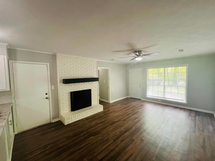 Building Photo - 1345 Stanton Dr