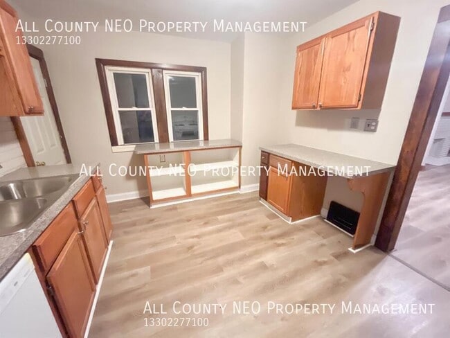 Building Photo - 3733 W 128th St