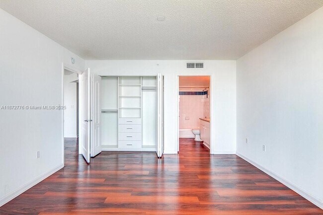 Building Photo - 1756 N Bayshore Dr