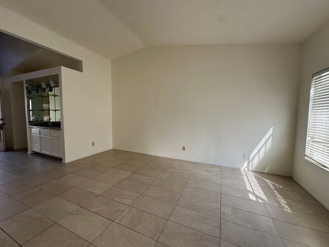 Building Photo - Great location. 4 bedroom single story Las Vegas home for rent.