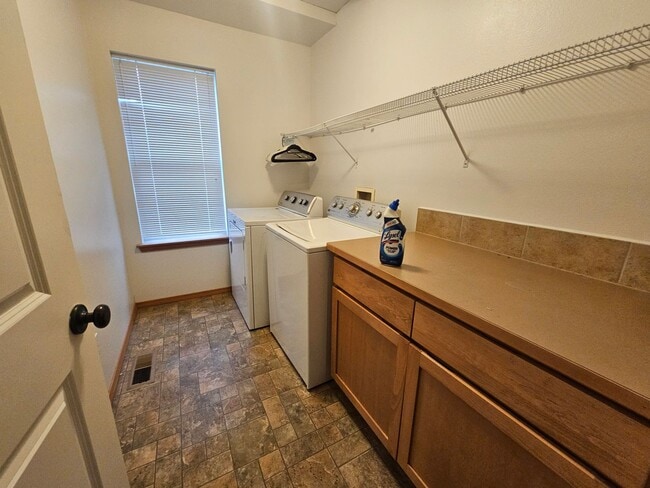 Building Photo - Beautiful Rental with Oversized Yard & Ope...