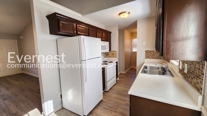Building Photo - 345 Bomar Ln