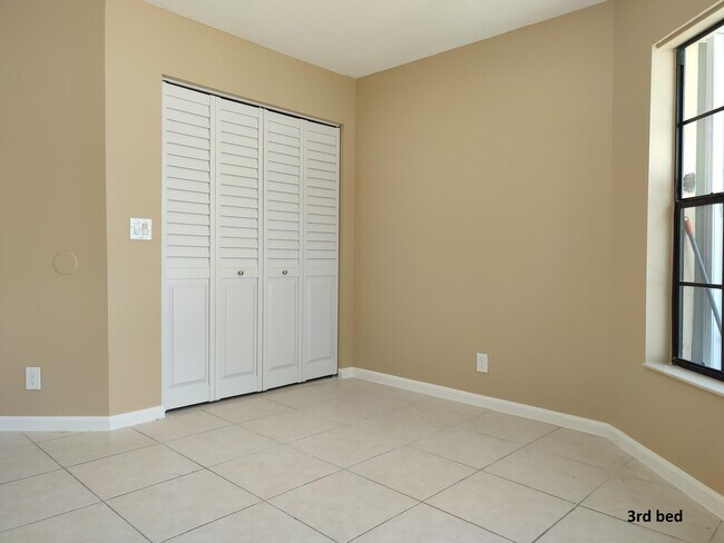 Building Photo - 3826 Circle Lake Dr