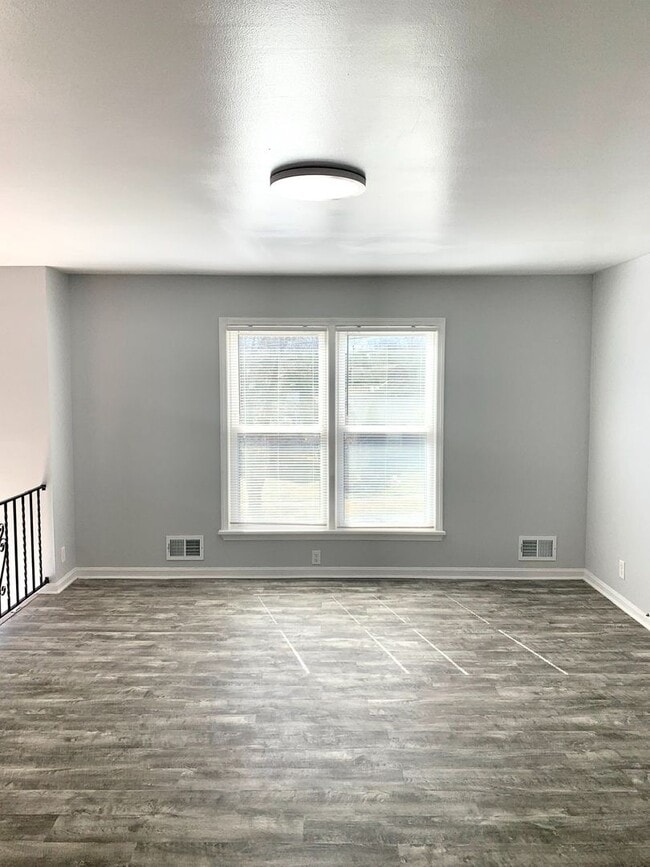 Building Photo - 3311 Mid Dale Ln