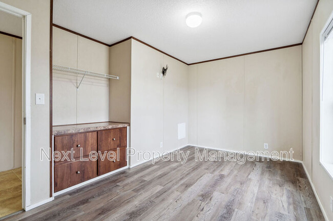 Building Photo - 111 S Cedar Dr