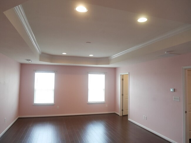 Building Photo - Elegant 4-Bedroom Single-Family Home with ...