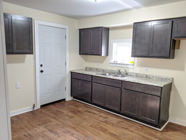 Primary Photo - 487 W Grand Ave