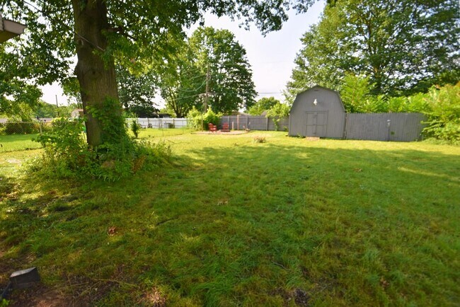 Building Photo - Northside Ranch style home near the riverwalk
