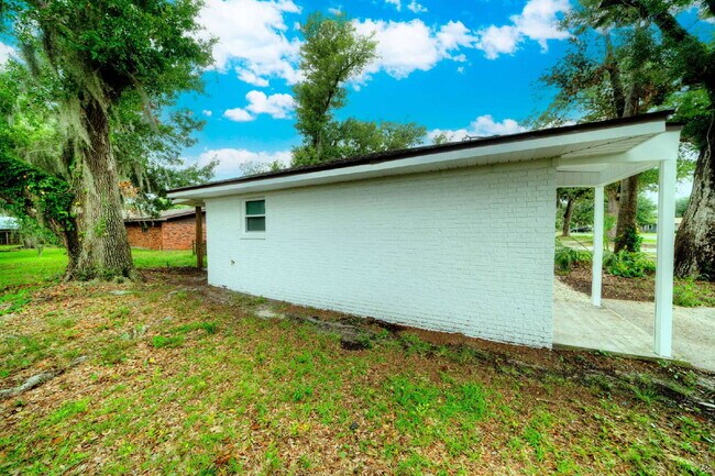 Building Photo - FRESHLY RENOVATED 2 Bed apartment in Lynn ...