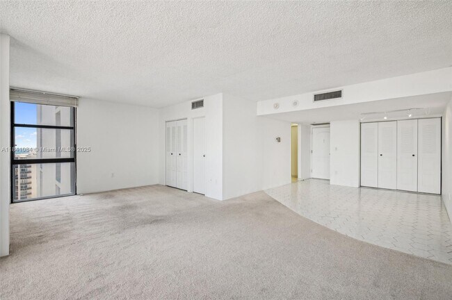 Building Photo - 3675 N Country Club Dr