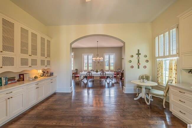 Building Photo - 2500 Biggs Rd