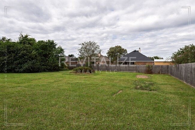 Building Photo - Spacious 3-Bedroom Home with Open Floor Plan and Big Backyard in West Mobile!