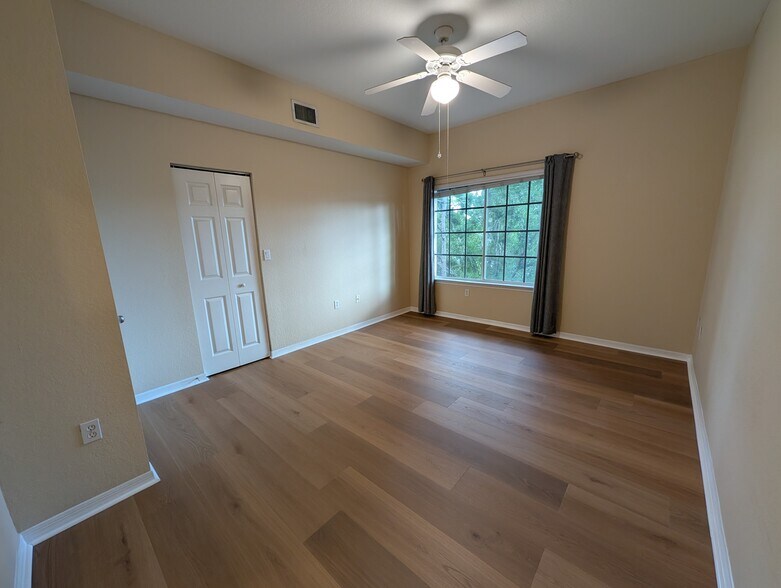 Primary bedroom - 5218 Hampton Beach Pl