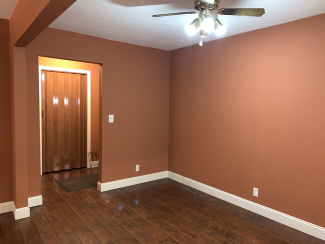 Building Photo - 2121 Cottingham Dr