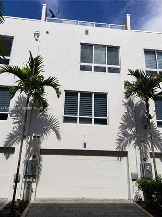 Building Photo - 6660 NW 105th Ct