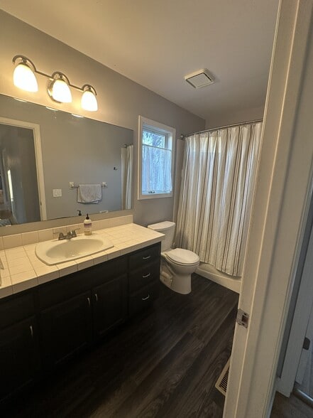 Upstairs Bathroom - 1917 6th St SW