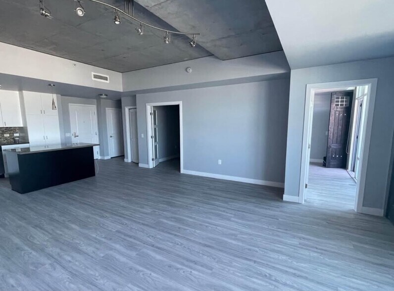 Building Photo - 1080 Park Blvd