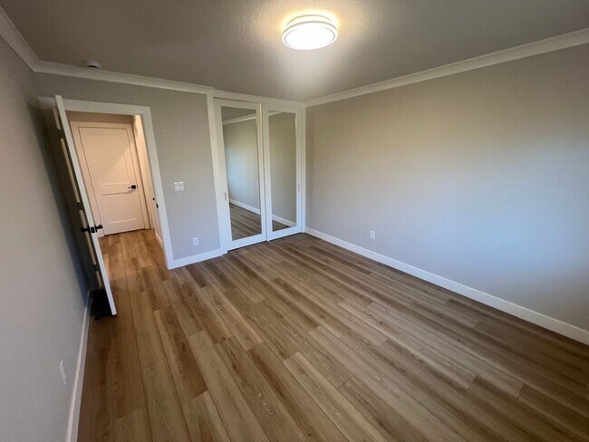 Building Photo - 630 Hollenbeck Ave