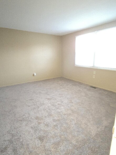 Building Photo - 66 Rittenhouse Dr