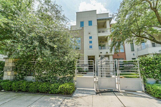 Building Photo - 5425A Hidalgo St