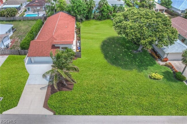 Building Photo - 663 110th Ave N