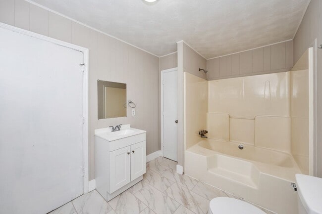 Building Photo - Spacious Hidden Gem in Bessemer – A Must See Inside!