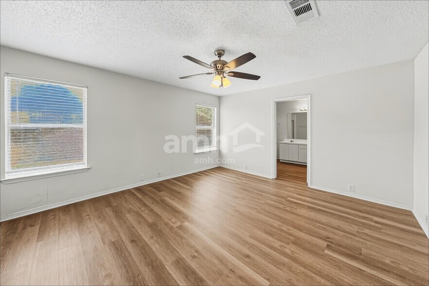 Building Photo - 1017 Greenbend Dr