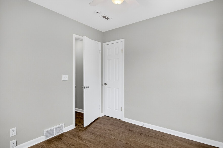 Building Photo - 903 Merrill Ave