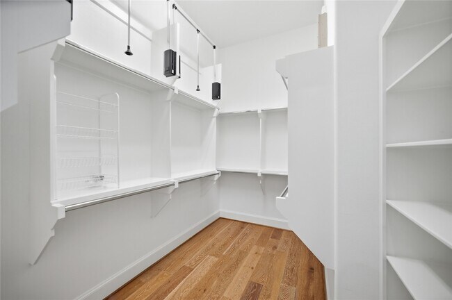 Building Photo - 707 Bringhurst St