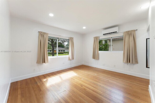 Building Photo - 4724 Orduna Dr