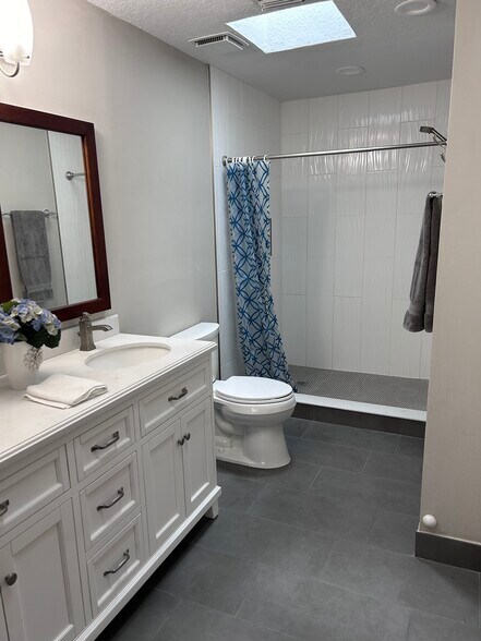 Master Bathroom - 8559 Pomelo Tree Ln