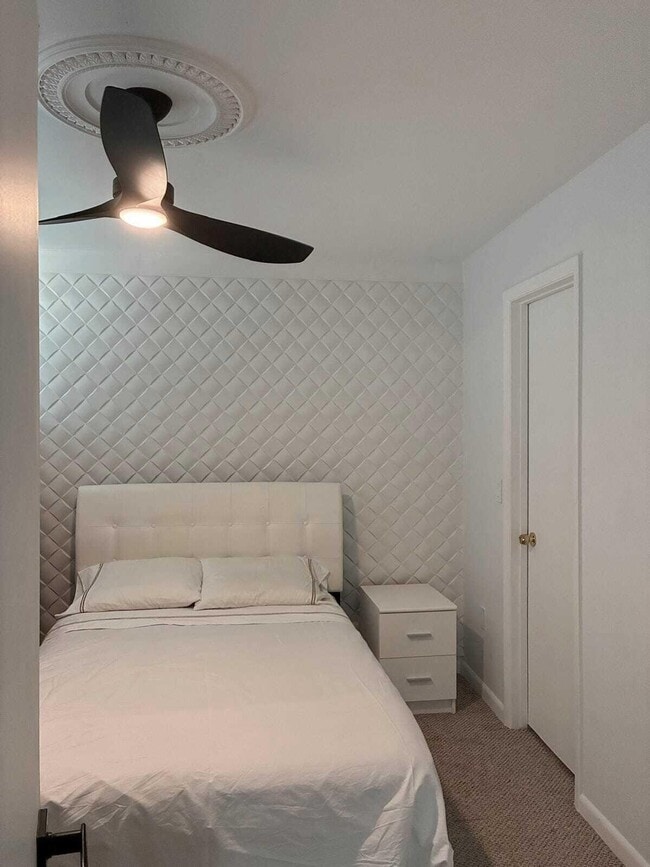 Building Photo - 4863 Via Palm Lakes