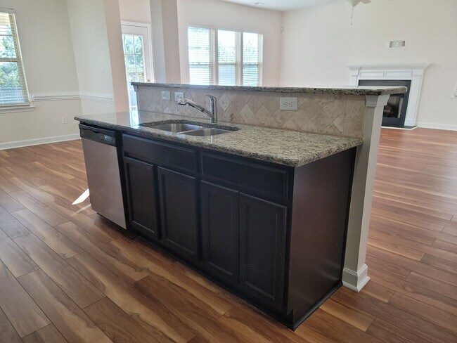 Building Photo - Immaculate 4 Bedroom, 3.5 Bath Home Located in Established Neighborhood. Minutes from Fort Bragg!