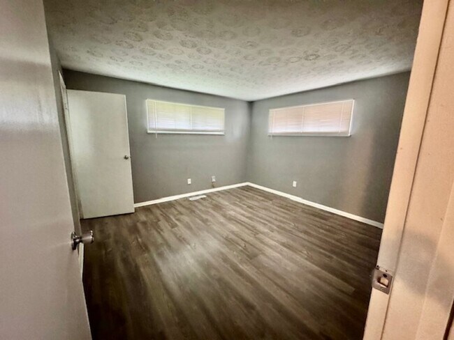 Building Photo - 3 Bedroom, 2 Bath Ranch Home with Garage and Fenced Yard in Huber Heights