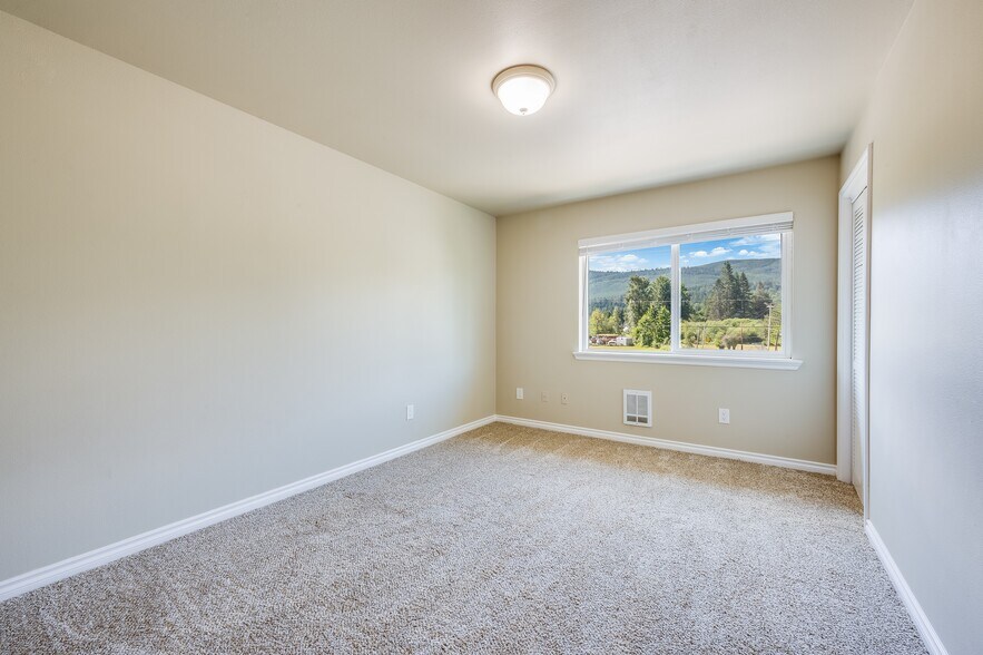 Bedroom - 38272 SE Cedar St