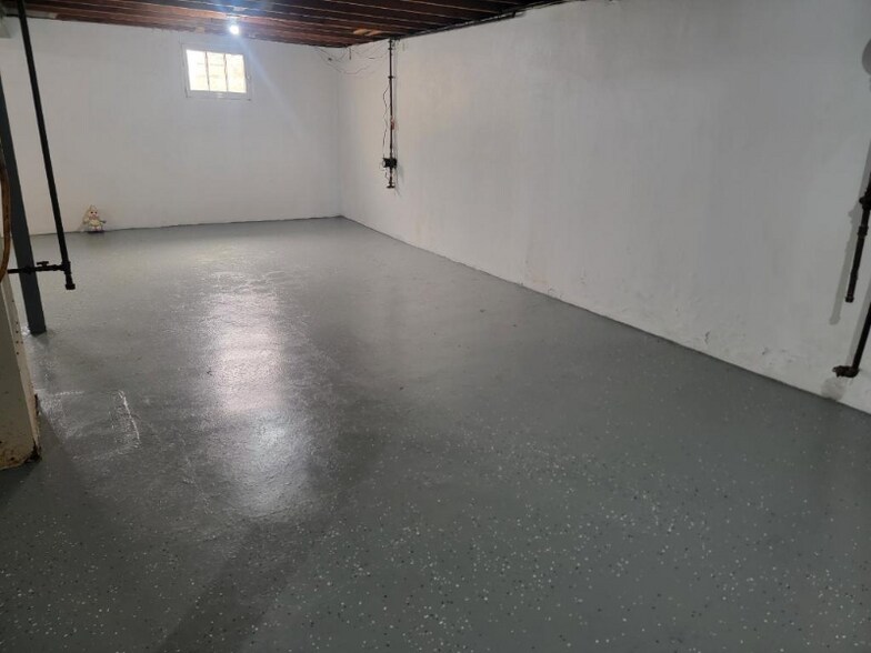 Building Photo - 212 S Barat Ave