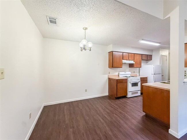 Building Photo - 2014 Alex Ave