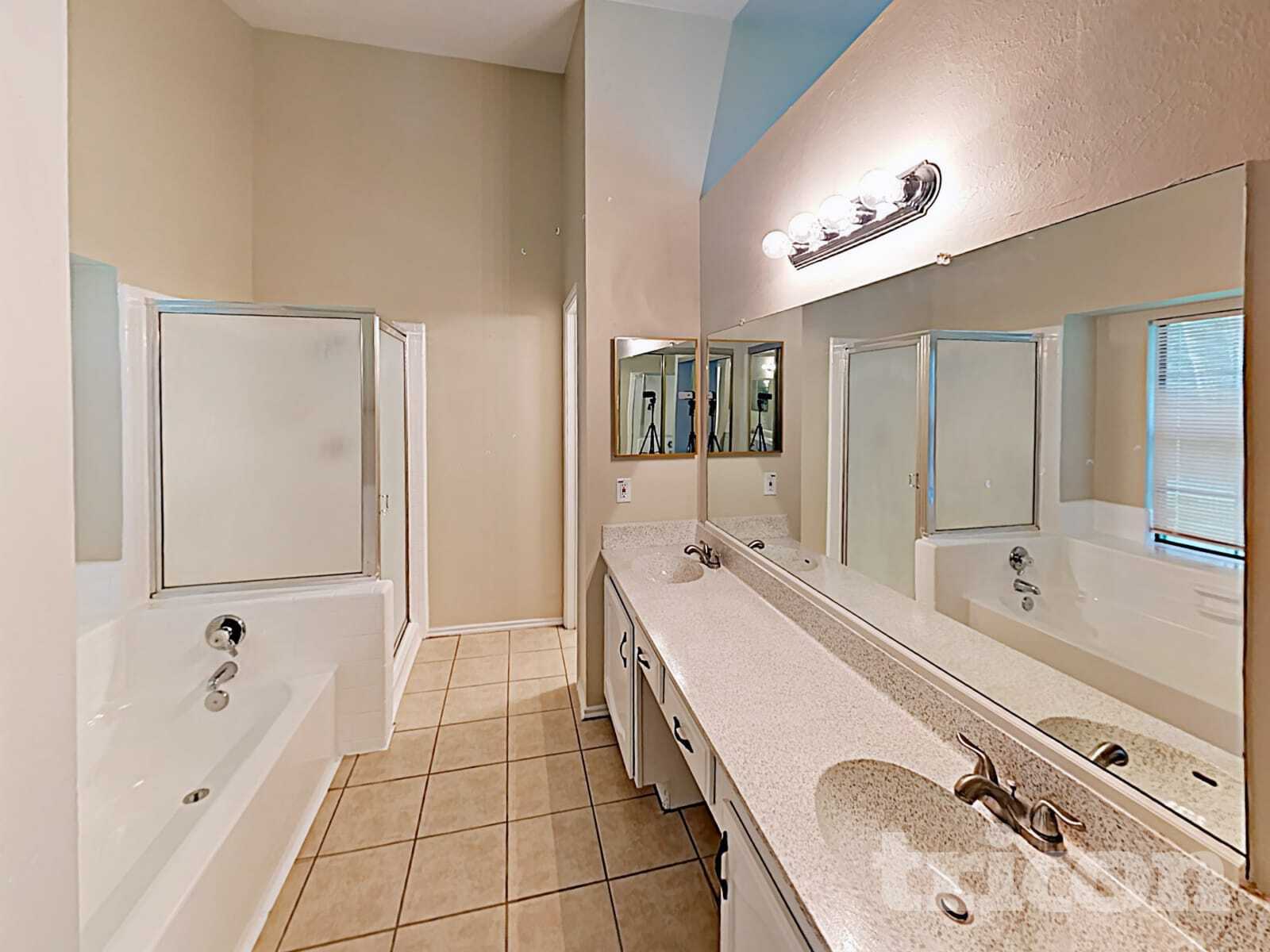 Building Photo - 7811 Bluff Trail Dr