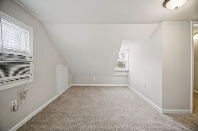 Building Photo - 539 Austin St