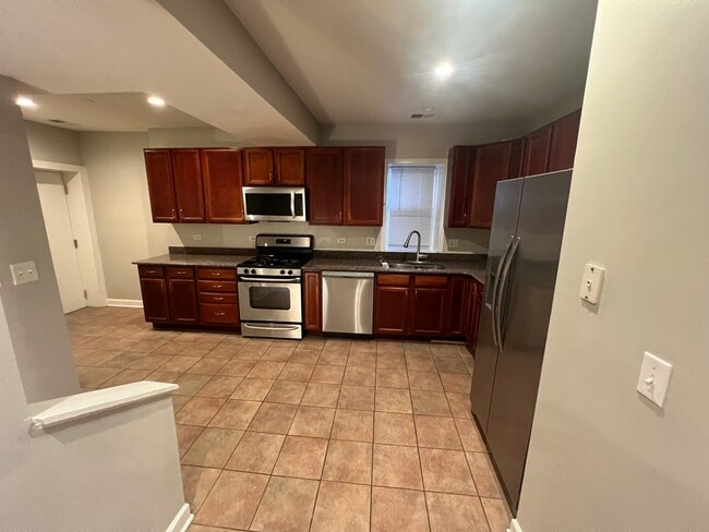 Building Photo - 9100 Lamon Ave