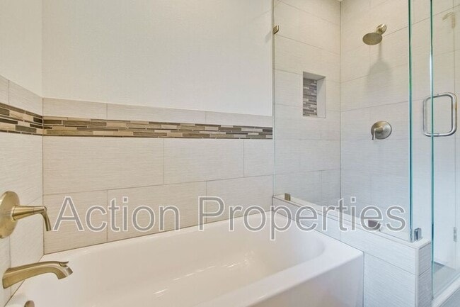 Building Photo - 1650 Goldfinch Way