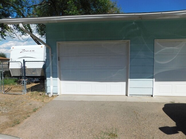 Building Photo - Duplex in the Redlands