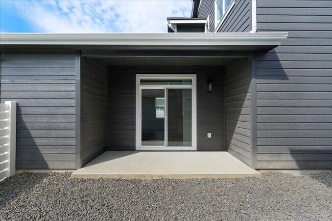 Building Photo - Newly Constructed Home with Spacious Layout